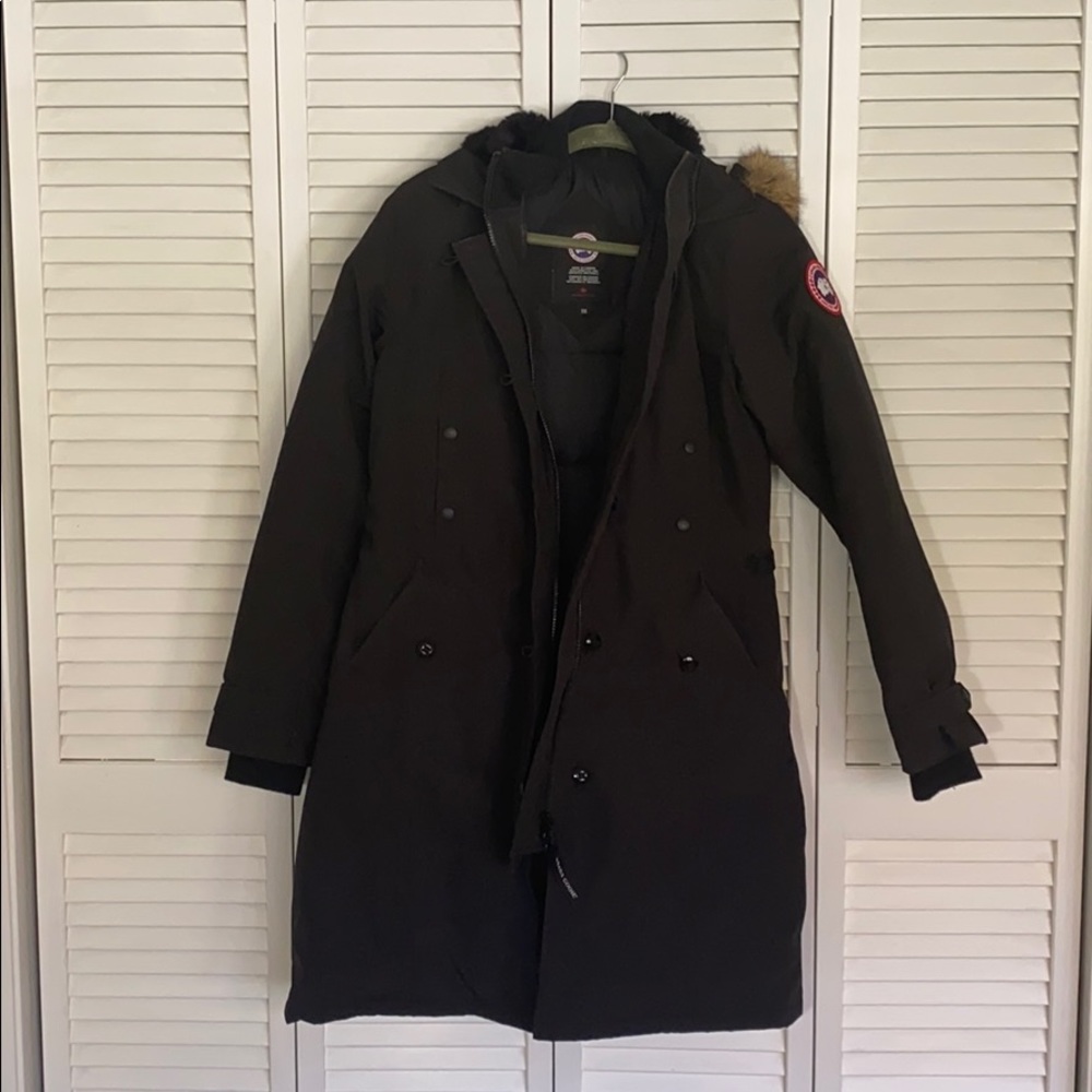 Authentic CG TRILLIUM PARKA w/ shoulder straps!